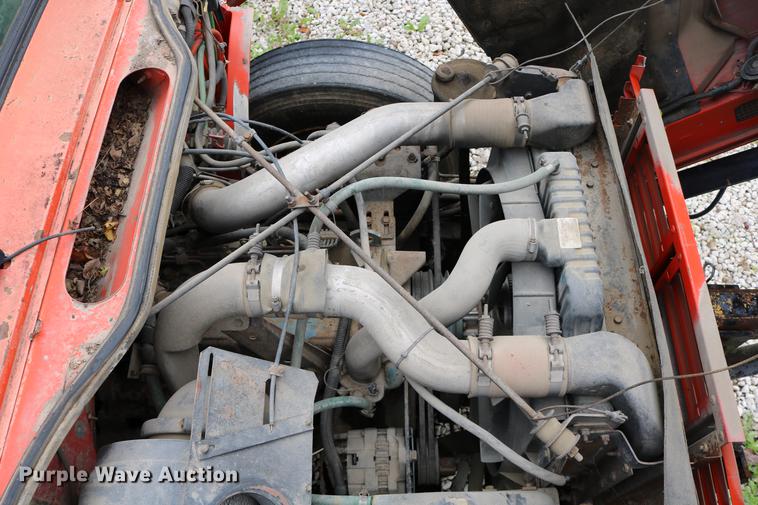 image for item DD0031 1991 International 4900 dump truck