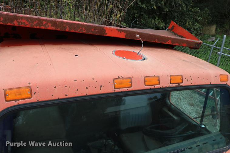 image for item DD0031 1991 International 4900 dump truck