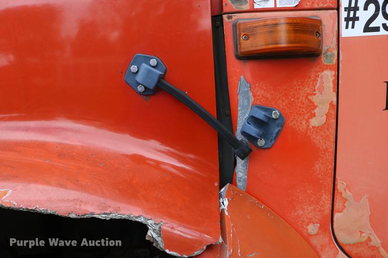 image for item DD0031 1991 International 4900 dump truck