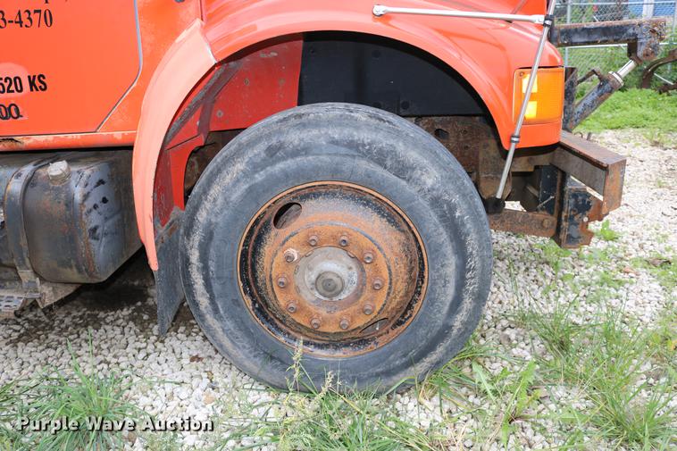 image for item DD0031 1991 International 4900 dump truck