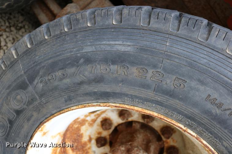 image for item DD0031 1991 International 4900 dump truck