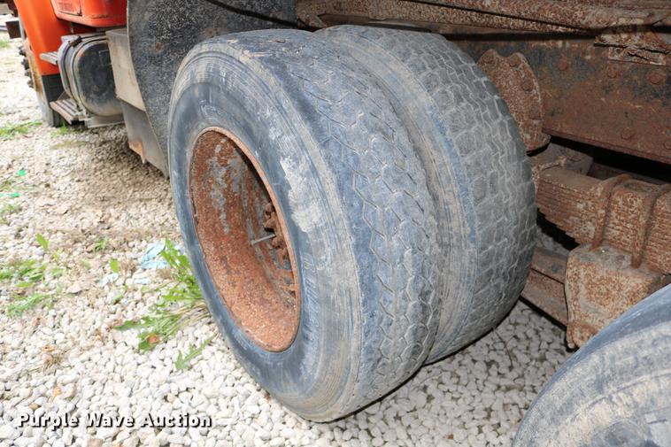 image for item DD0031 1991 International 4900 dump truck