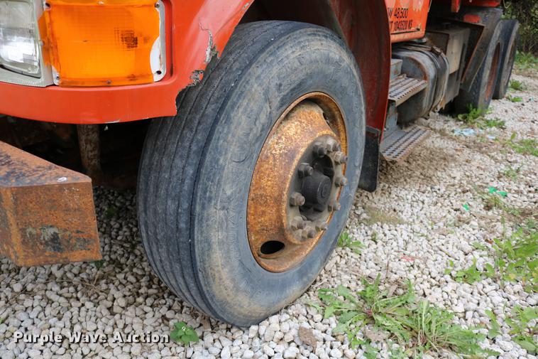 image for item DD0031 1991 International 4900 dump truck