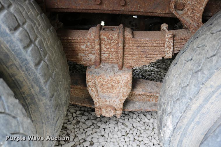 image for item DD0031 1991 International 4900 dump truck