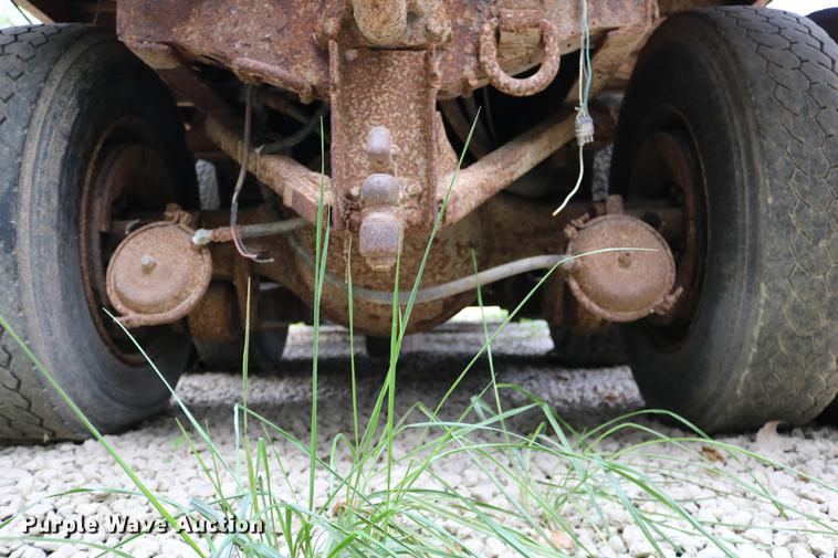 image for item DD0031 1991 International 4900 dump truck