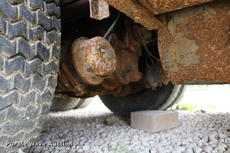 image for item DD0031 1991 International 4900 dump truck