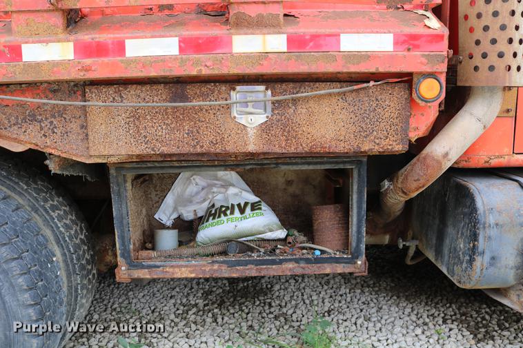 image for item DD0031 1991 International 4900 dump truck