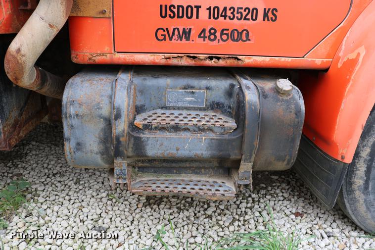 image for item DD0031 1991 International 4900 dump truck