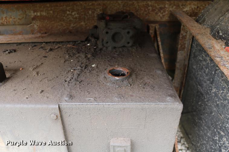 image for item DD0031 1991 International 4900 dump truck