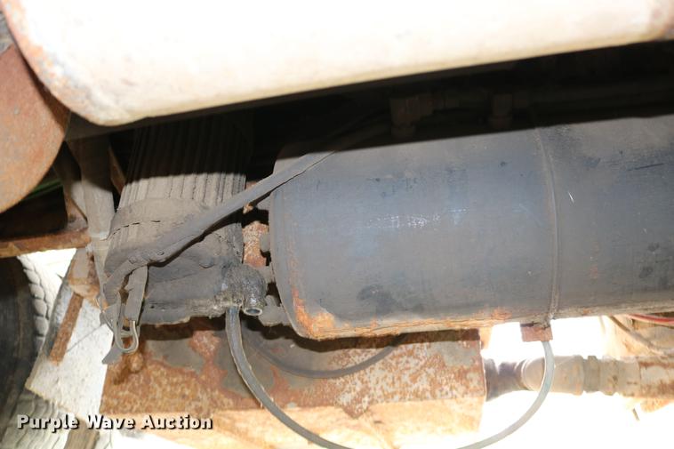 image for item DD0031 1991 International 4900 dump truck