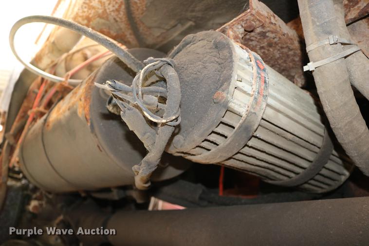 image for item DD0031 1991 International 4900 dump truck