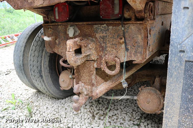 image for item DD0031 1991 International 4900 dump truck