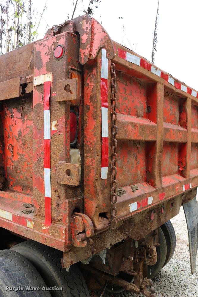 image for item DD0031 1991 International 4900 dump truck