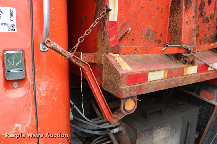 image for item DD0031 1991 International 4900 dump truck