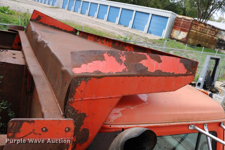 image for item DD0031 1991 International 4900 dump truck