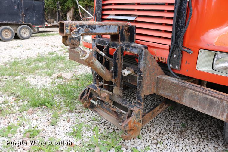 image for item DD0031 1991 International 4900 dump truck