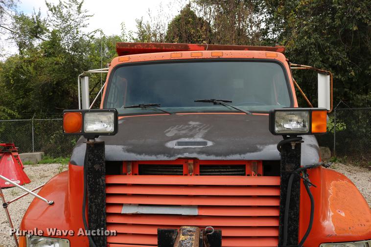 image for item DD0031 1991 International 4900 dump truck