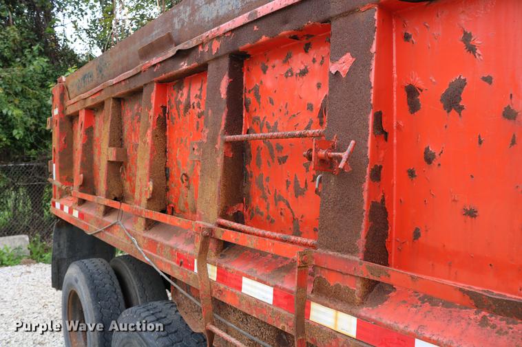 image for item DD0031 1991 International 4900 dump truck