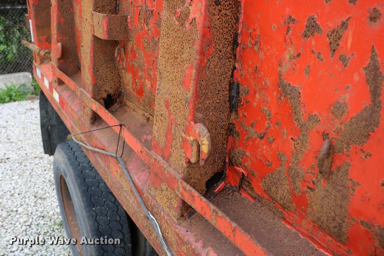 image for item DD0031 1991 International 4900 dump truck