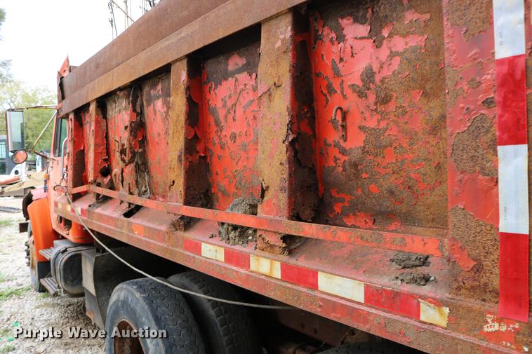 image for item DD0031 1991 International 4900 dump truck