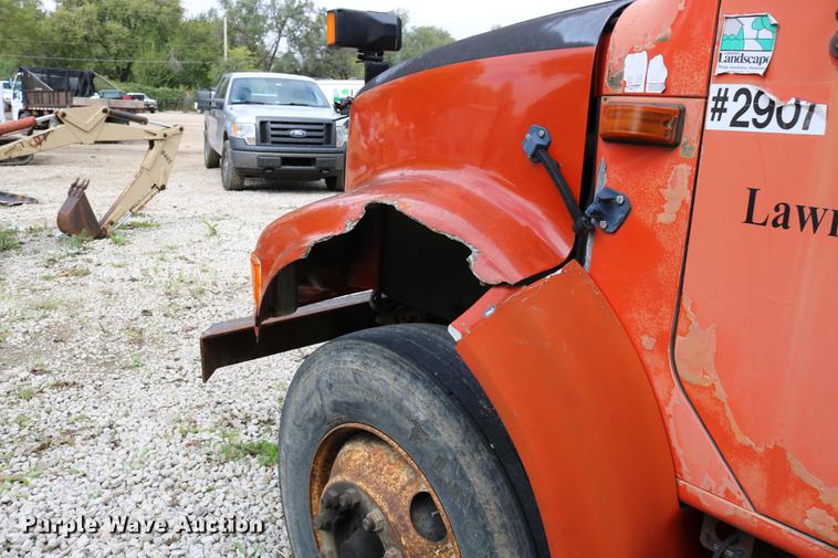 image for item DD0031 1991 International 4900 dump truck
