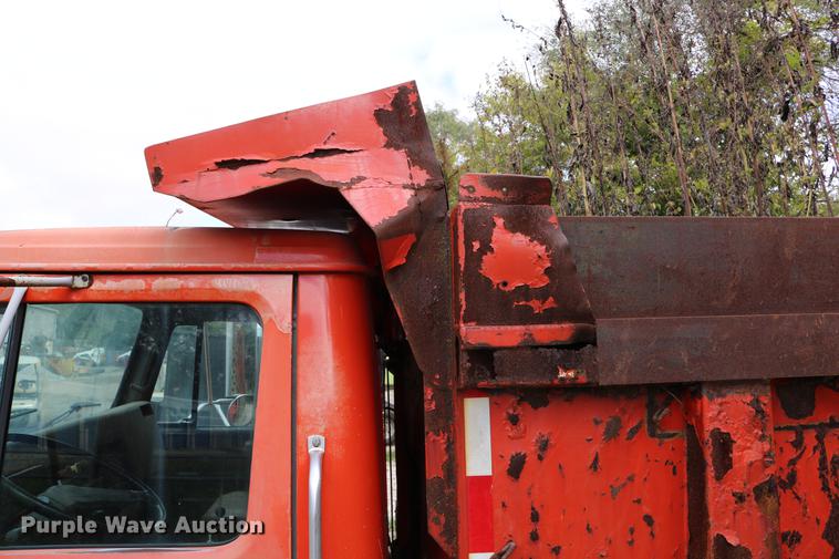 image for item DD0031 1991 International 4900 dump truck