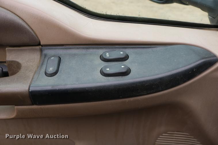 image for item DD0033 1999 Ford F450 Super Duty dump truck