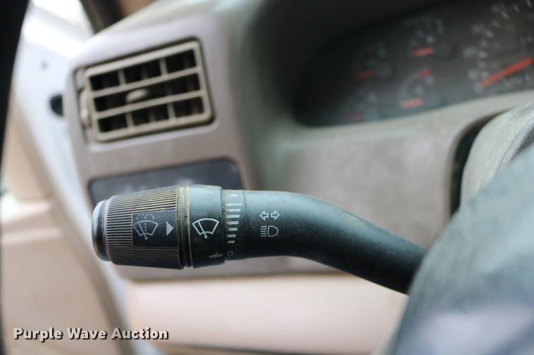 image for item DD0033 1999 Ford F450 Super Duty dump truck