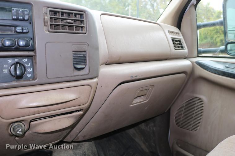 image for item DD0033 1999 Ford F450 Super Duty dump truck