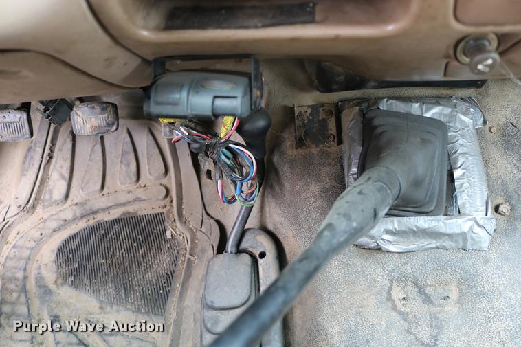 image for item DD0033 1999 Ford F450 Super Duty dump truck