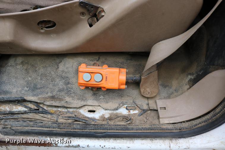 image for item DD0033 1999 Ford F450 Super Duty dump truck