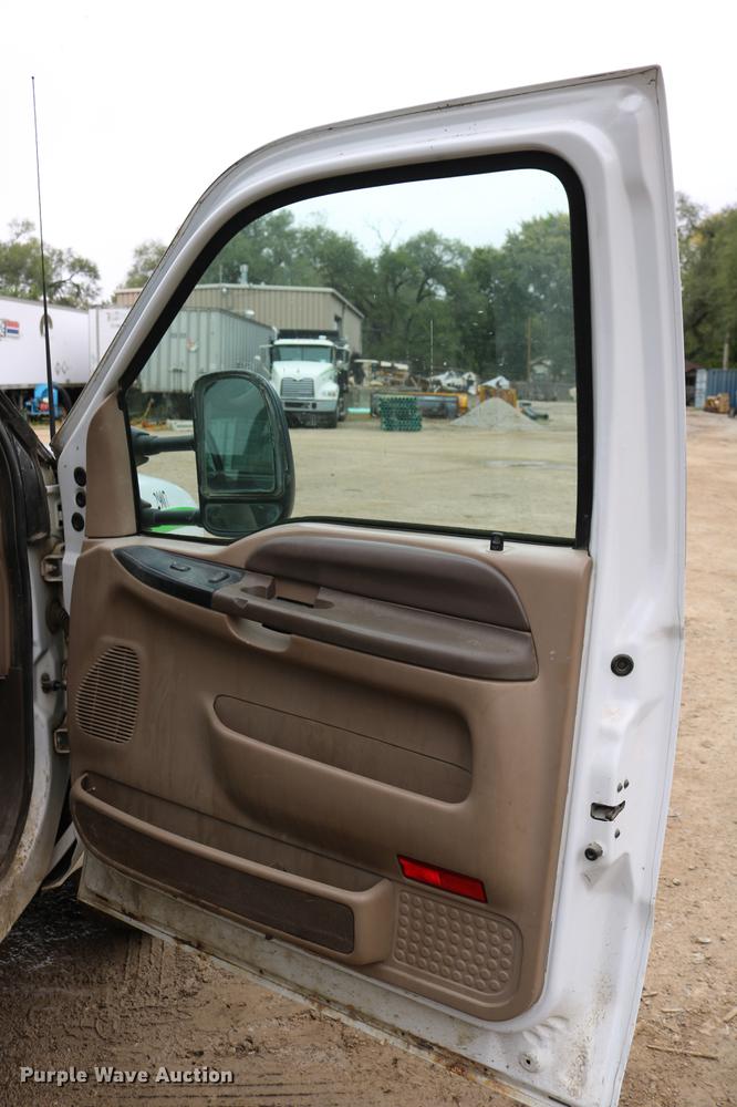 image for item DD0033 1999 Ford F450 Super Duty dump truck