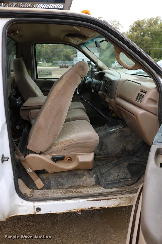 image for item DD0033 1999 Ford F450 Super Duty dump truck