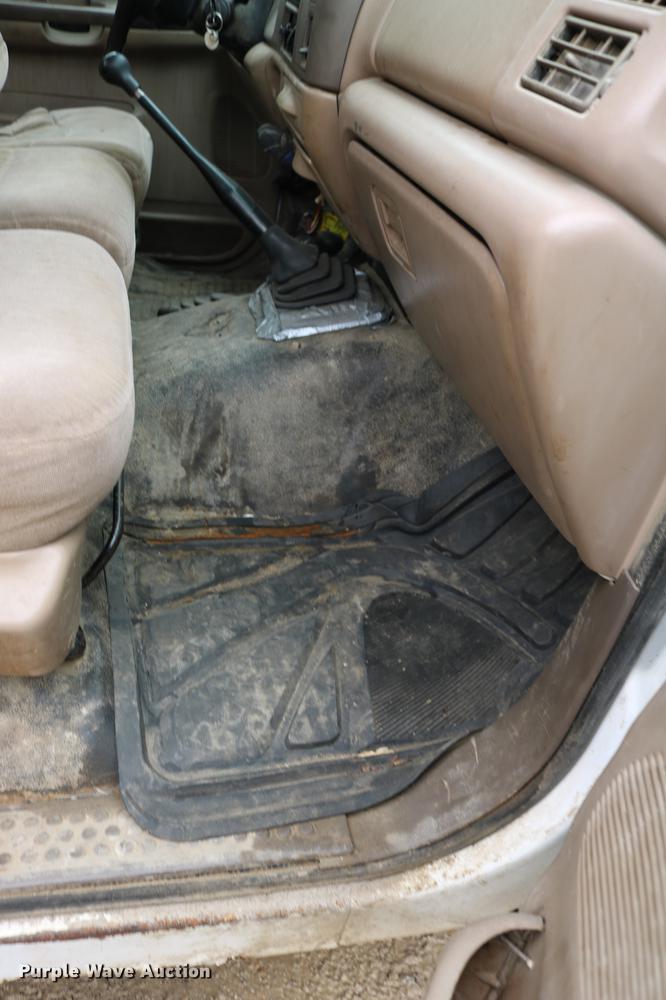 image for item DD0033 1999 Ford F450 Super Duty dump truck