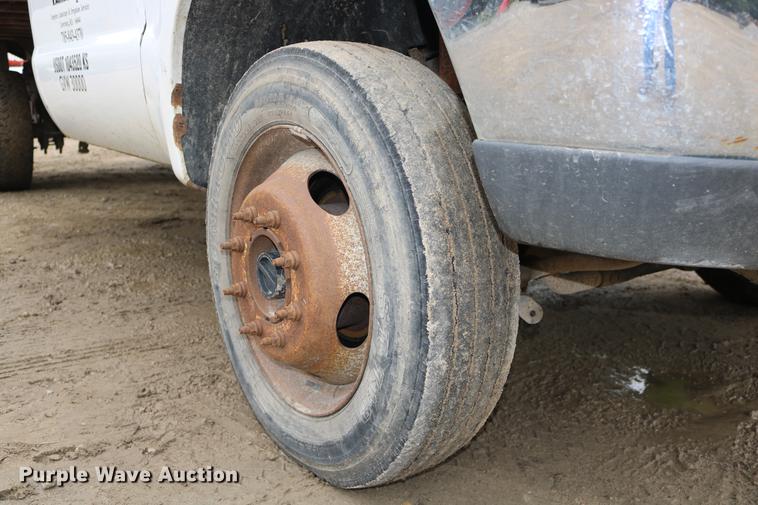 image for item DD0033 1999 Ford F450 Super Duty dump truck