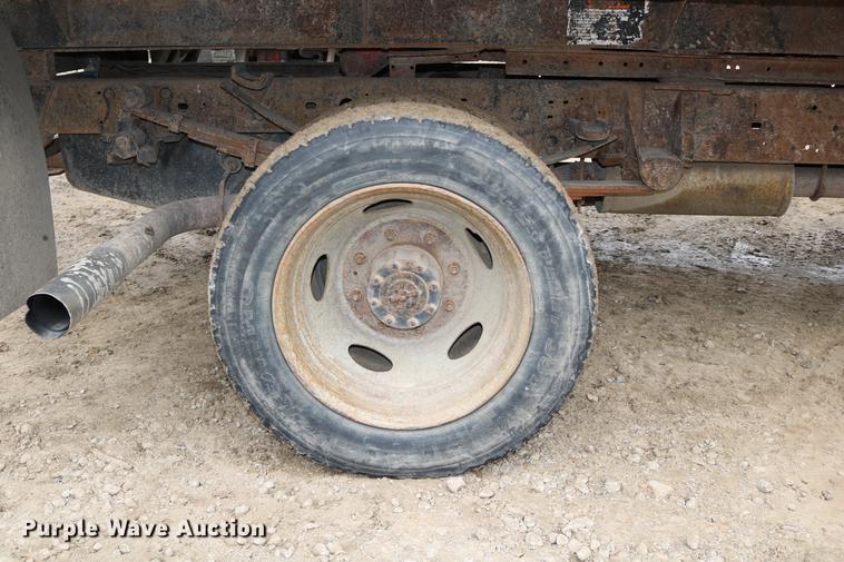 image for item DD0033 1999 Ford F450 Super Duty dump truck