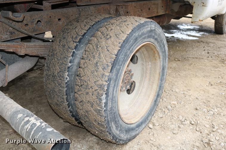 image for item DD0033 1999 Ford F450 Super Duty dump truck