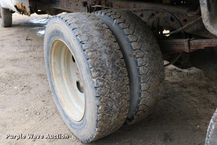 image for item DD0033 1999 Ford F450 Super Duty dump truck