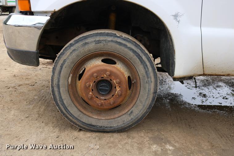 image for item DD0033 1999 Ford F450 Super Duty dump truck