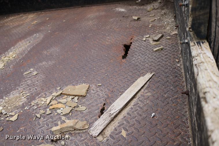 image for item DD0033 1999 Ford F450 Super Duty dump truck