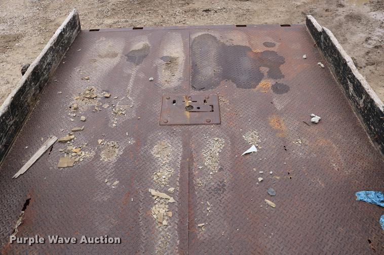 image for item DD0033 1999 Ford F450 Super Duty dump truck