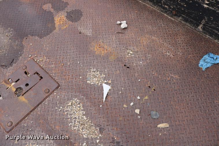 image for item DD0033 1999 Ford F450 Super Duty dump truck