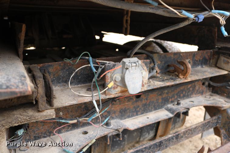 image for item DD0033 1999 Ford F450 Super Duty dump truck