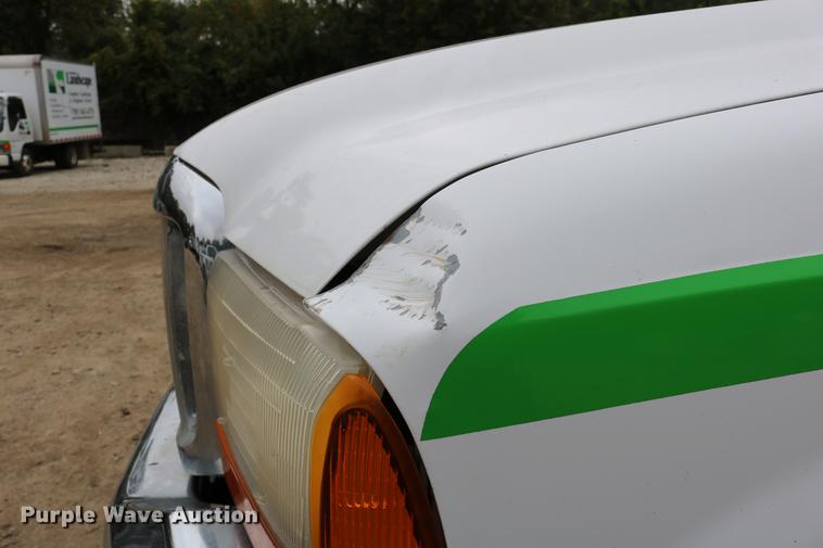 image for item DD0033 1999 Ford F450 Super Duty dump truck