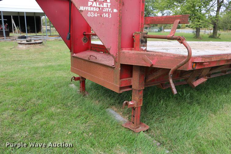 image for item DD0048 2006 QWS Express Trailers equipment trailer