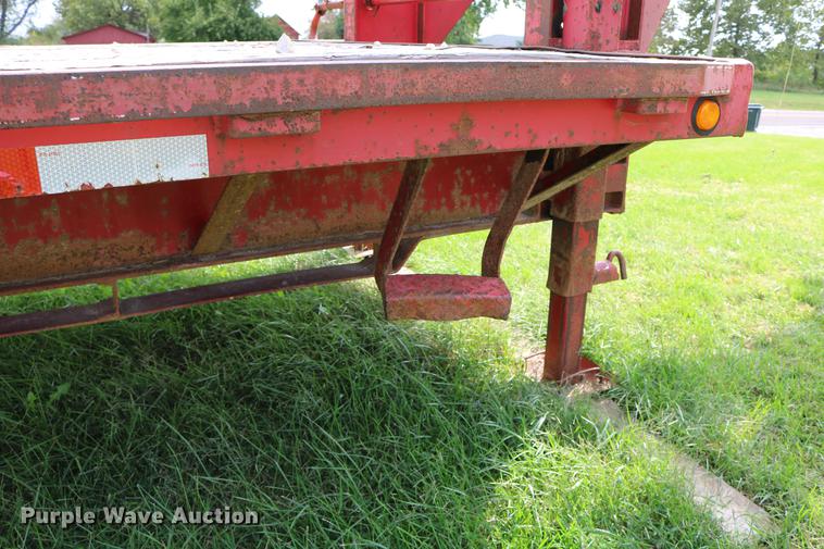 image for item DD0048 2006 QWS Express Trailers equipment trailer