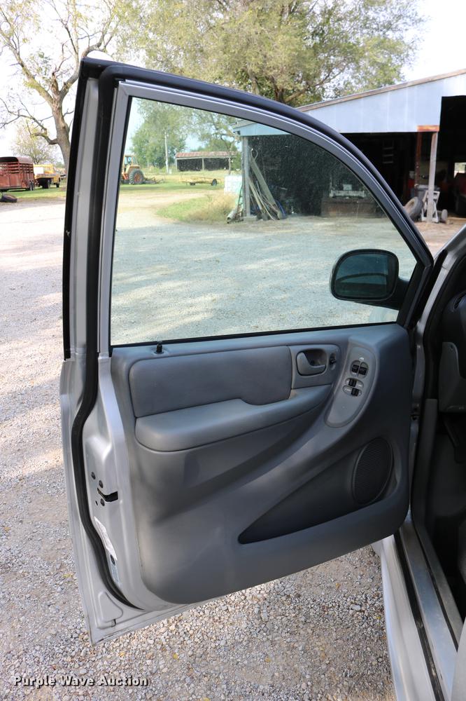 image for item DD0049 2004 Dodge Grand Caravan van