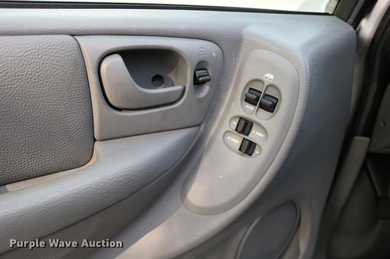 image for item DD0049 2004 Dodge Grand Caravan van