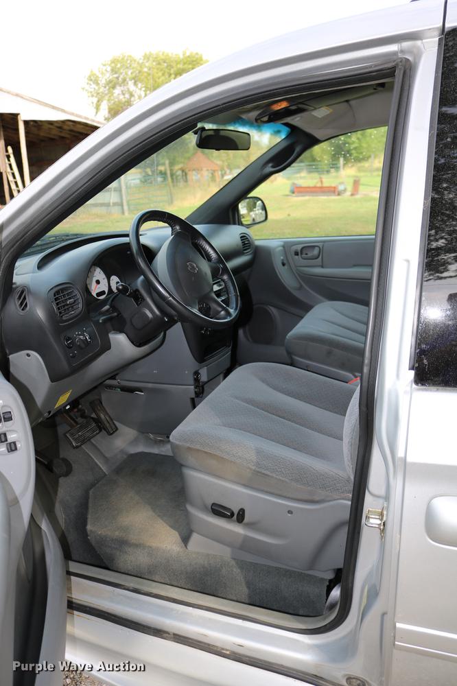 image for item DD0049 2004 Dodge Grand Caravan van