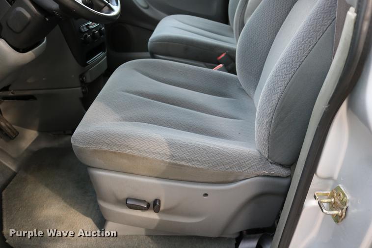 image for item DD0049 2004 Dodge Grand Caravan van